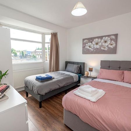 4 Bedrooms,2 Bathrooms House With Free Parking Plumstead  Buitenkant foto