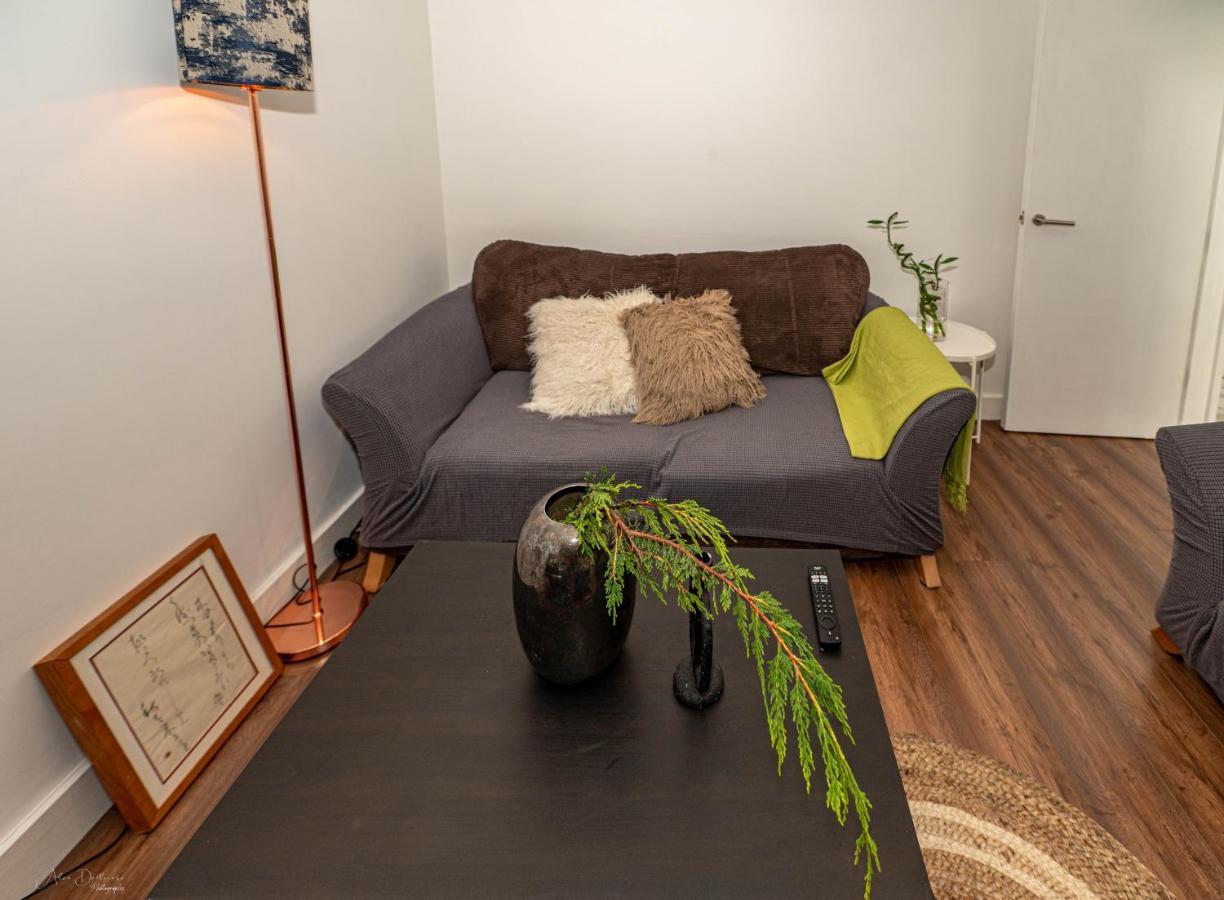 4 Bedrooms,2 Bathrooms House With Free Parking Plumstead  Buitenkant foto