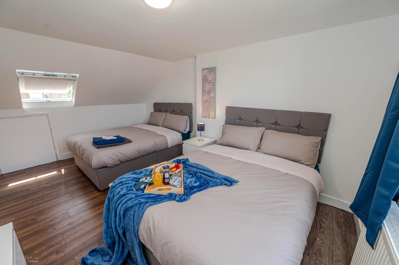 4 Bedrooms,2 Bathrooms House With Free Parking Plumstead  Buitenkant foto