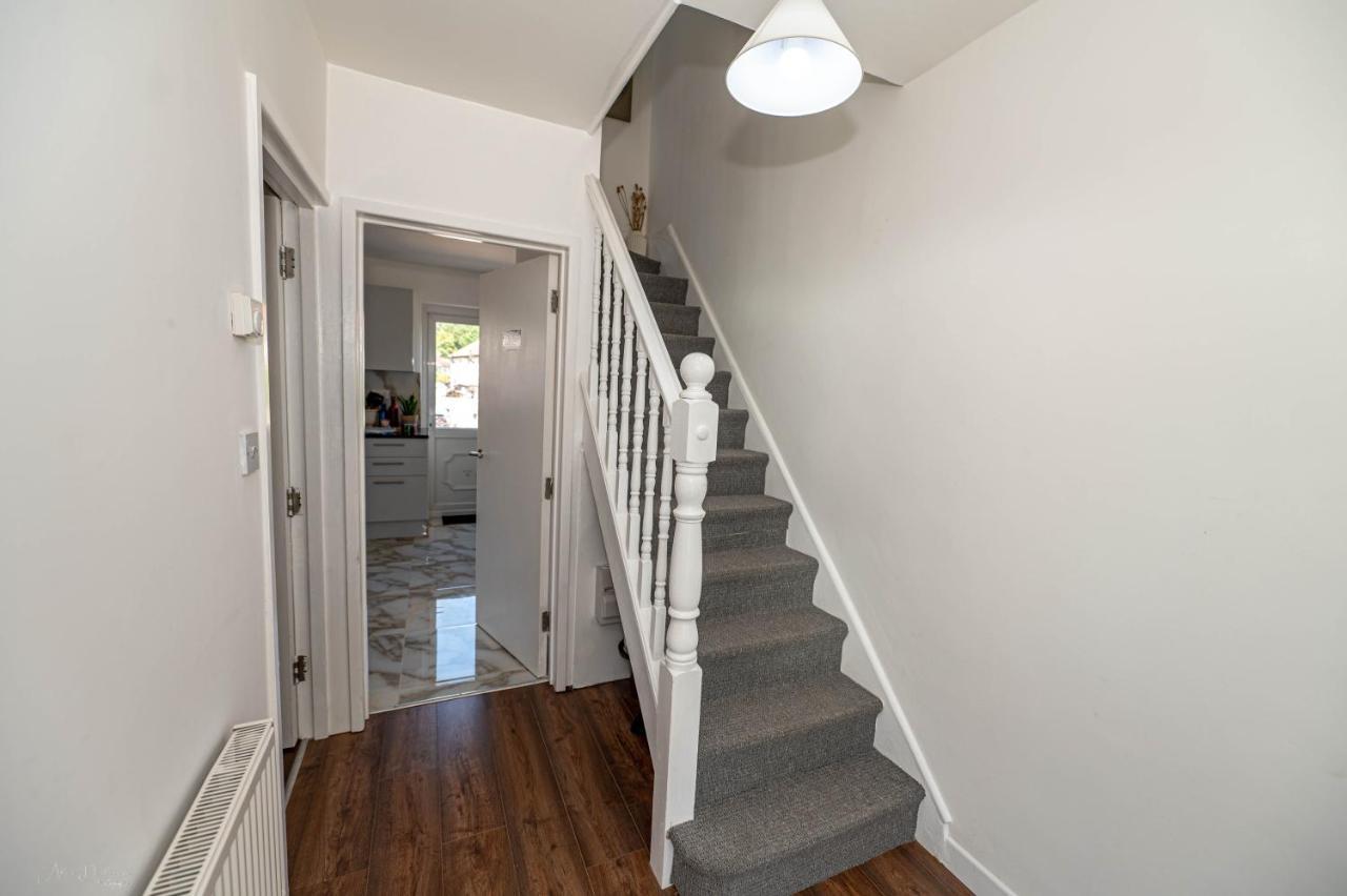 4 Bedrooms,2 Bathrooms House With Free Parking Plumstead  Buitenkant foto