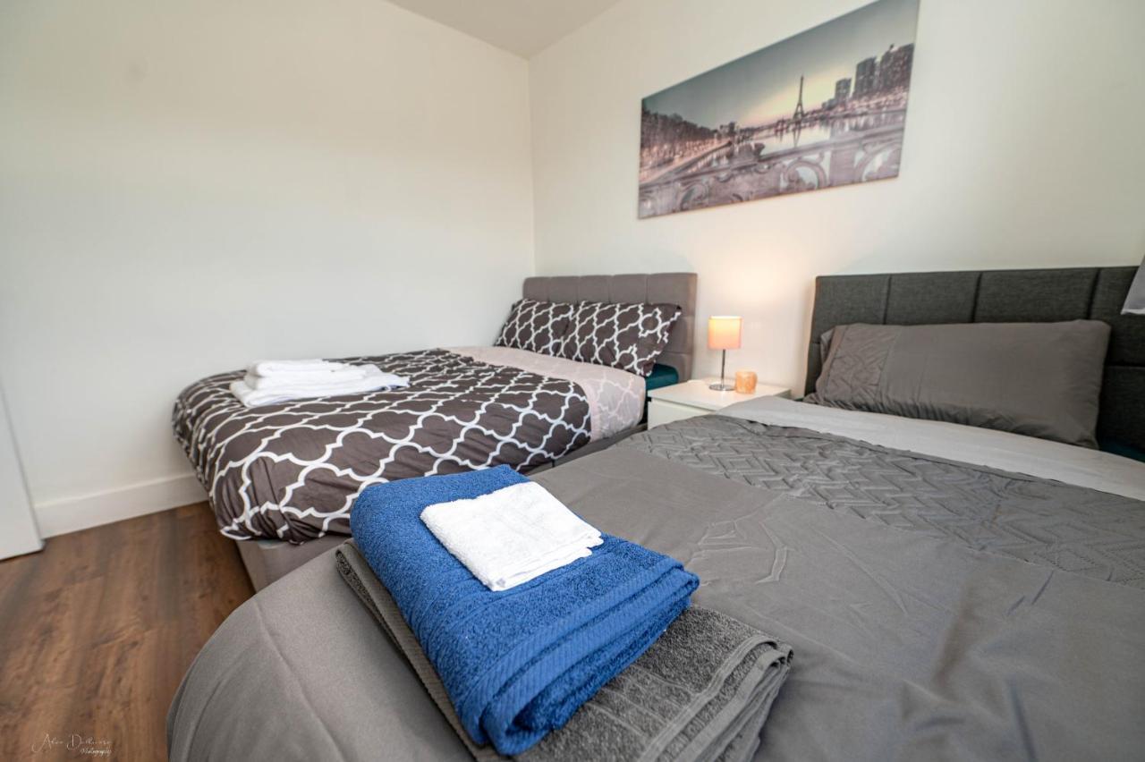 4 Bedrooms,2 Bathrooms House With Free Parking Plumstead  Buitenkant foto