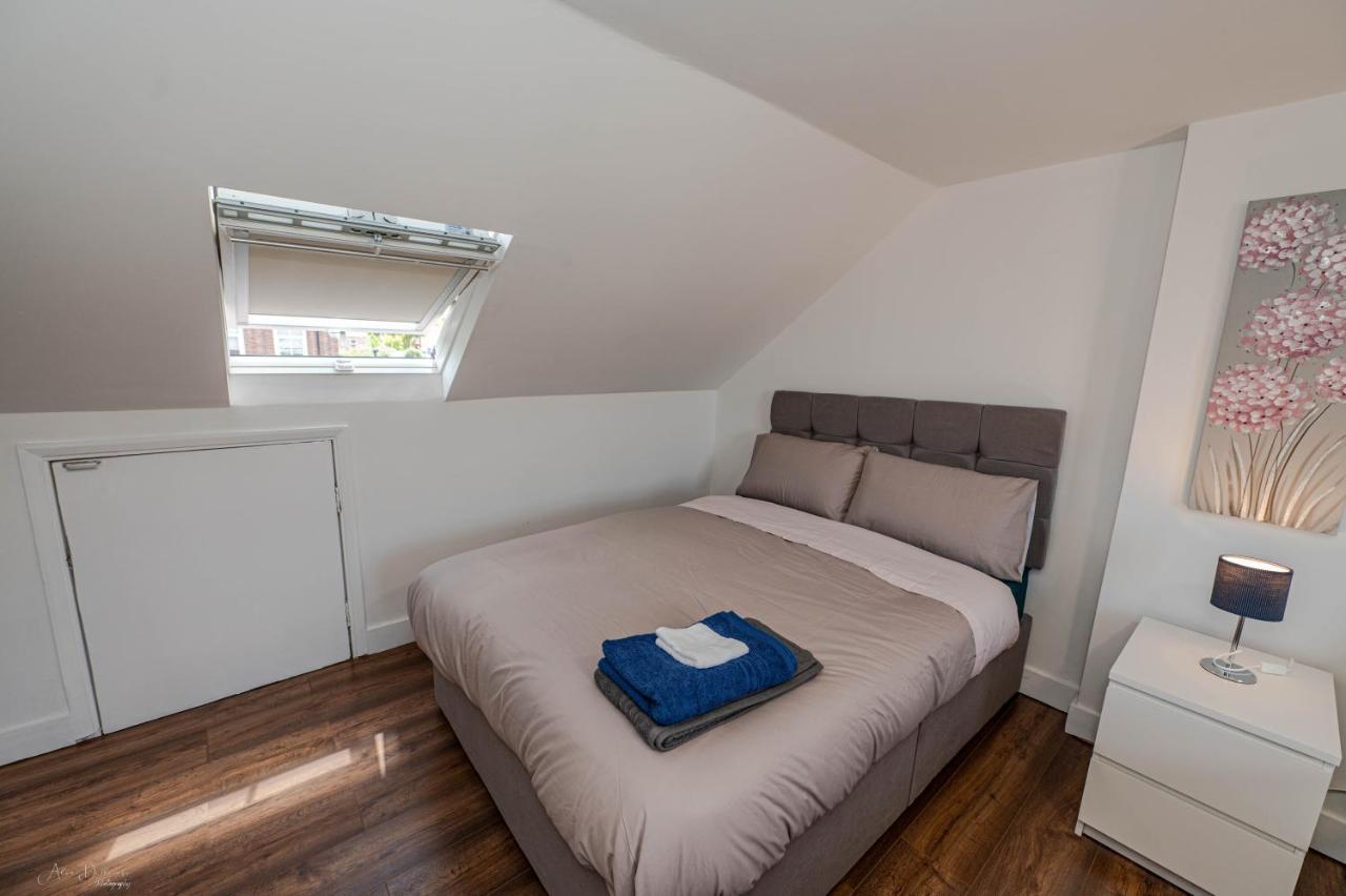 4 Bedrooms,2 Bathrooms House With Free Parking Plumstead  Buitenkant foto