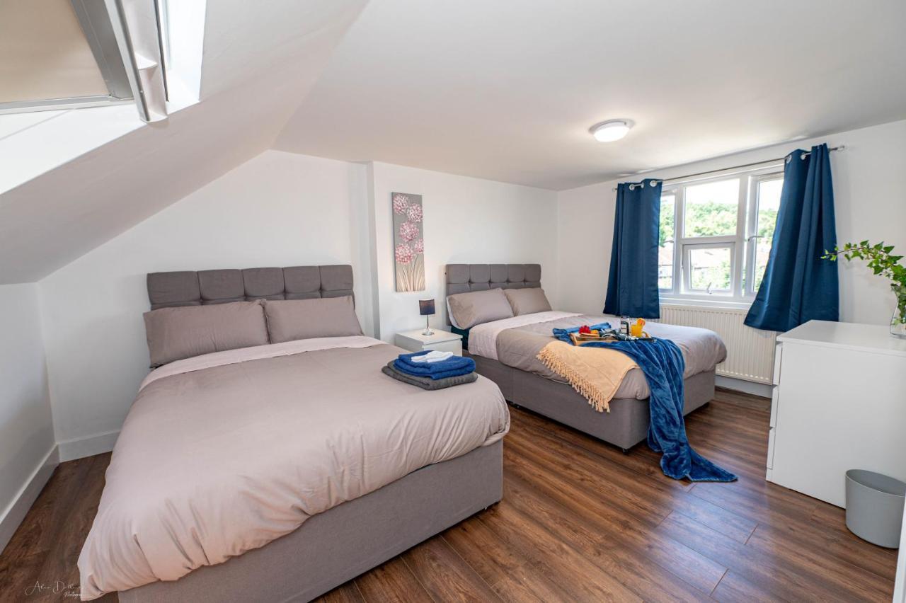 4 Bedrooms,2 Bathrooms House With Free Parking Plumstead  Buitenkant foto