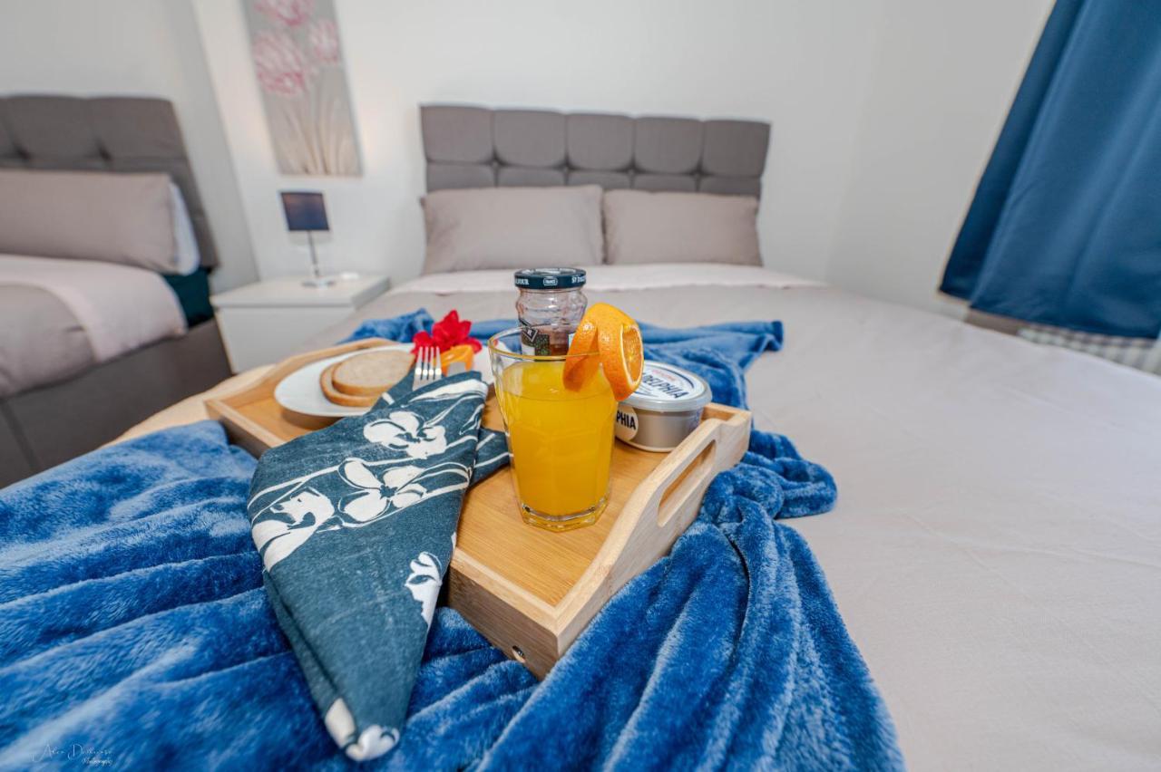 4 Bedrooms,2 Bathrooms House With Free Parking Plumstead  Buitenkant foto